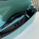 Fendi 迷你 Peekaboo Iconic 包，采用缝线小牛皮，绿色