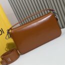 Fendi 迷你 Peekaboo Iconic 包，采用缝线小牛皮，绿色
