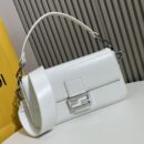 Fendi 中号法棍复刻包，鳄鱼皮，棕色
