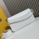 Fendi 中号法棍复刻包，鳄鱼皮，棕色