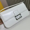 Fendi 中号法棍复刻包，鳄鱼皮，棕色