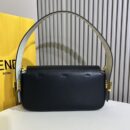 Fendi 中号法棍包，绿色拼接皮革