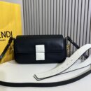 Fendi 中号法棍包，绿色拼接皮革