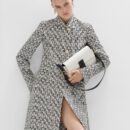 Fendi Mini Mon Tresor 水桶包，采用 ROMA 徽标小牛皮，银色