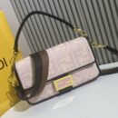 Fendi 腰包，采用 FF 图案面料白色/红色