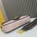 Fendi 腰包，采用 FF 图案面料白色/红色