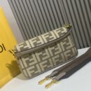 Fendi Mini O'Lock 相机包，采用小牛皮，灰色