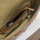 Fendi 小号 Way 包，采用小牛皮，杏色