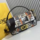 Fendi 小号 Way 包，采用小牛皮，棕色