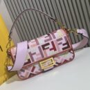 Fendi 中号 First 包，采用纳帕皮革，米色