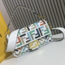 Fendi 中号 FF 图案面料法棍包，黑色