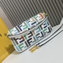 Fendi 中号 FF 图案面料法棍包，黑色