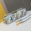 Fendi 中号 FF 图案面料法棍包，黑色