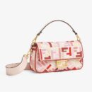 Fendi 中号法棍包，采用缝线皮革，玫瑰色