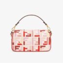 Fendi 中号法棍包，采用缝线皮革，玫瑰色
