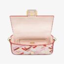 Fendi 中号法棍包，采用缝线皮革，玫瑰色