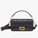 Fendi 中号法棍包，采用 FF 图案纳帕皮革，黑色