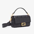 Fendi 中号法棍包，采用 FF 图案纳帕皮革，黑色