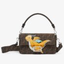 Fendi 迷你 Peekaboo Iconic 包，采用缝线小牛皮，白色