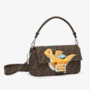 Fendi 迷你 Peekaboo Iconic 包，采用缝线小牛皮，白色