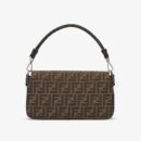 Fendi 迷你 Peekaboo Iconic 包，采用缝线小牛皮，白色