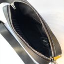 Fendi 紧凑型相机包，采用 ROMA 徽标小牛皮，黑色