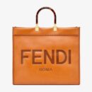 Fendi 大型 Sunshine 购物袋，采用 ROMA 徽标小牛皮，棕色