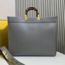 Fendi 大号 Sunshine 购物袋，采用 ROMA 徽标小牛皮，灰色