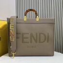 Fendi 大号 Sunshine 购物袋，采用 ROMA 徽标小牛皮，卡其色