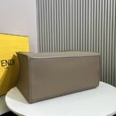 Fendi 大号 Sunshine 购物袋，采用 ROMA 徽标小牛皮，卡其色