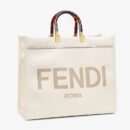Fendi 中号 Sunshine 购物袋，采用 ROMA 徽标小牛皮，绿色