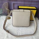 Fendi 中号法棍斜挎包 Cuoio Romano 皮革 米色