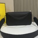 Fendi 中号法棍复刻包，鳄鱼皮，粉色
