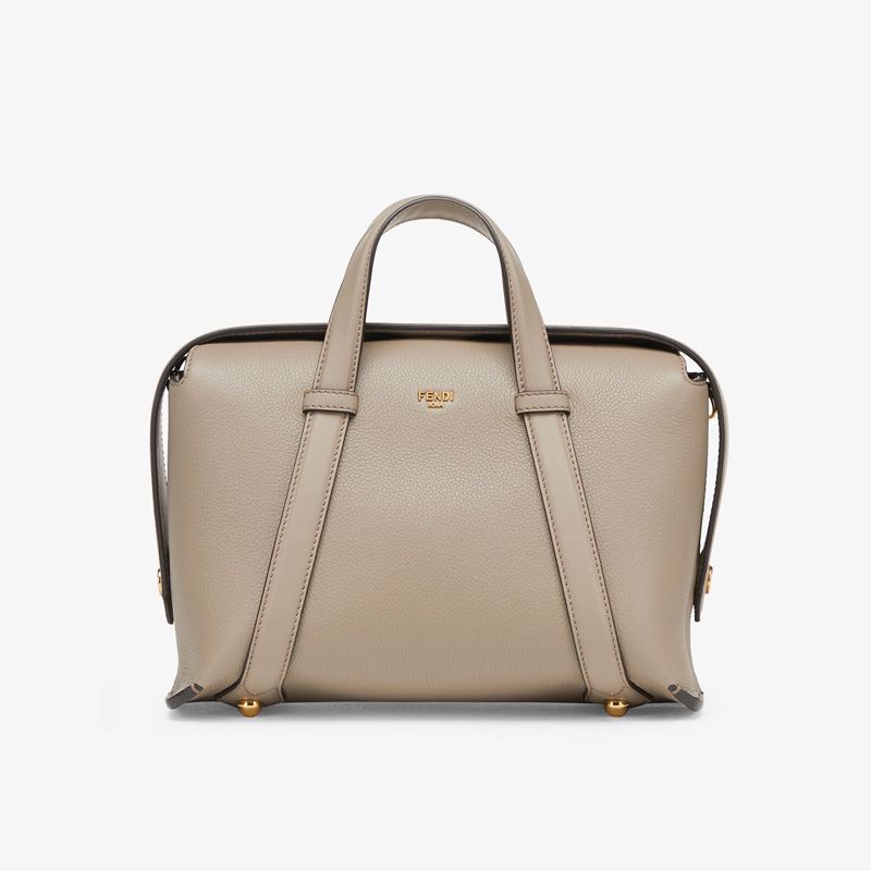 Fendi 中号法棍斜挎包 Cuoio Romano 皮革 灰色