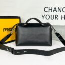 Fendi 中号 By The Way Boston 包，采用 ROMA 徽标小牛皮，黑色