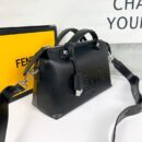 Fendi 中号 By The Way Boston 包，采用 ROMA 徽标小牛皮，黑色