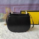 Fendi Moonlight 手袋，采用 ROMA 徽标小牛皮，蓝色