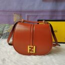 Fendi Mini Mon Tresor 水桶包，采用 ROMA 标志小牛皮，黑色