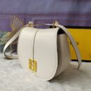 Fendi Mini Mon Tresor 水桶包，采用 ROMA 徽标小牛皮，金色