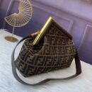 Fendi 中号 Sunshine 购物袋，采用 ROMA 徽标小牛皮，金色