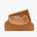 Fendi 中号 First 包，采用纳帕皮革，棕色