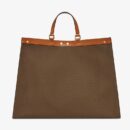 Fendi 中号 Peekaboo X-Tote，采用 ROMA 徽标帆布，棕色