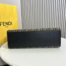 Fendi Mini Mon Tresor 水桶包，采用 ROMA 徽标樱桃色小牛皮