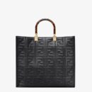 Fendi 中号法棍复刻包，鳄鱼皮，杏色