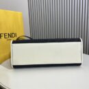Fendi 紧凑型相机包，采用 ROMA 徽标小牛皮，黑色