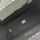 Fendi 紧凑型相机包，采用 ROMA 徽标小牛皮，黑色