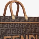 Fendi 小型 First 包，Fendace 巴洛克面料，棕色