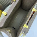 Fendi 中号 Sunshine 购物袋 ROMA 标志小牛皮卡其色