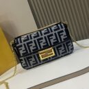 Fendi Mini Peekaboo Cut 包 白色鳄鱼皮包