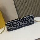 Fendi Mini Peekaboo Cut 包 白色鳄鱼皮包
